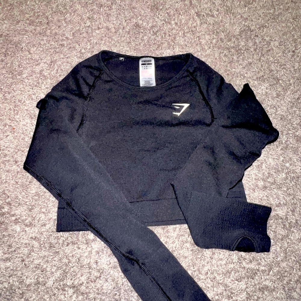 Gym Shark Black cropped long sleeve with thumb holes